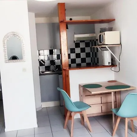 Apartment Studio Bordeaux * Бордо