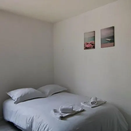 Apartment Studio Bordeaux * בורדו